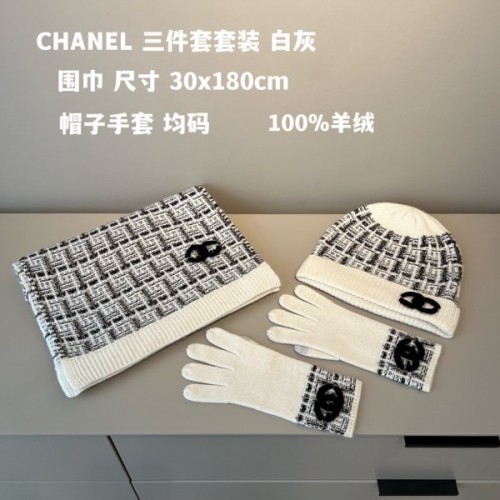 Chanel set gloves, scarf, hat