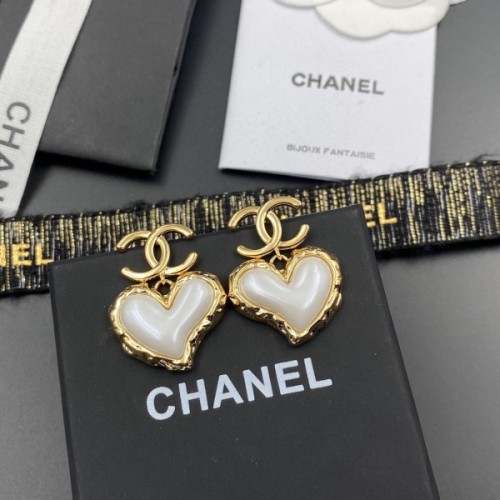 Chanel pearl heart earings