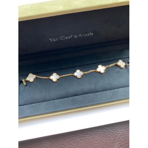 VCA Bracelet in white gold