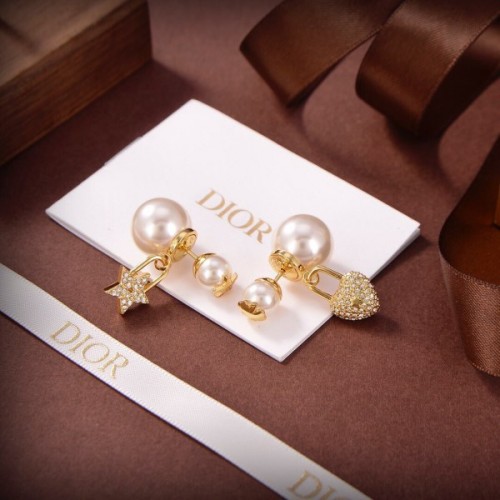 Dior pearl lock and star earings