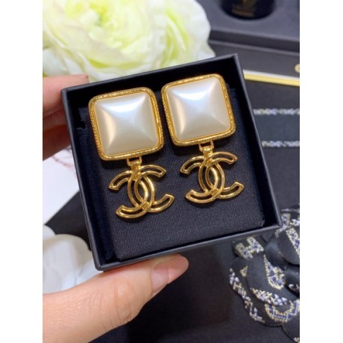 Chanel square pearl earings