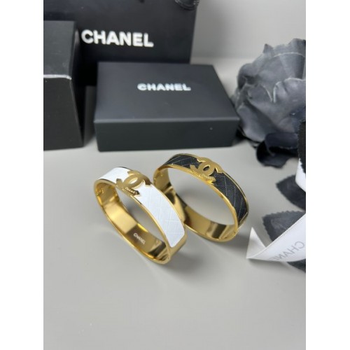 Chanel bracelet ( white/ black)