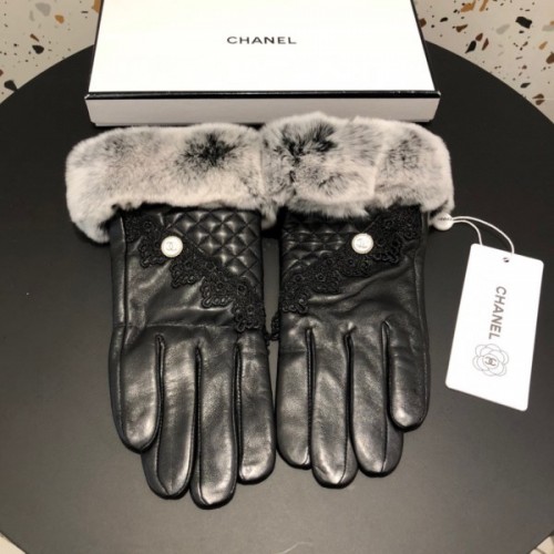 Chanel leather gloves