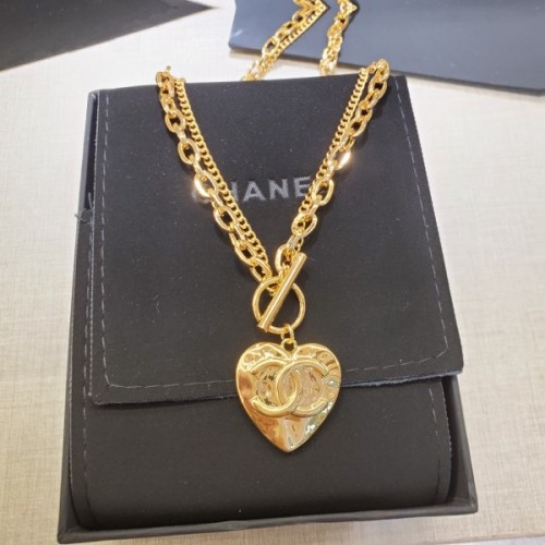 Chanel necklace golden