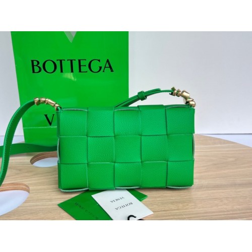 Bottega Veneta Cassette green grained leather bag