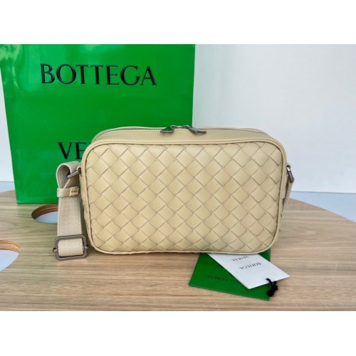 Bottega Veneta Classic Intrecciato Beige shoulder bag