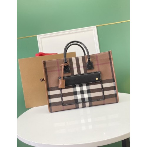 Burberry tote shopping box bag