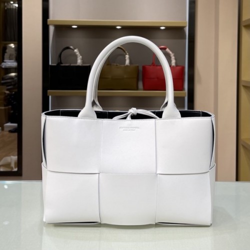 Bottega Veneta Intrecciato lamp skin tote white bag 609175