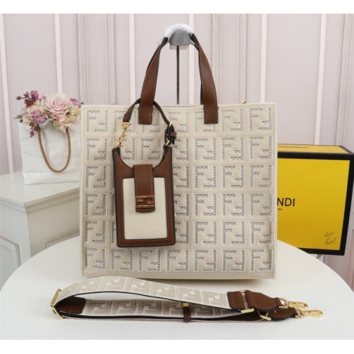 Fendi FF monogram totebag in white F0608