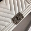 Chanel boy flapbag V white caviar leather 25cm