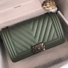Chanel boy flapbag V green caviar leather 25cm