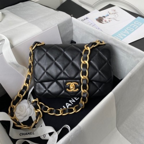 Chanel flapbag calfskin black 2020SS