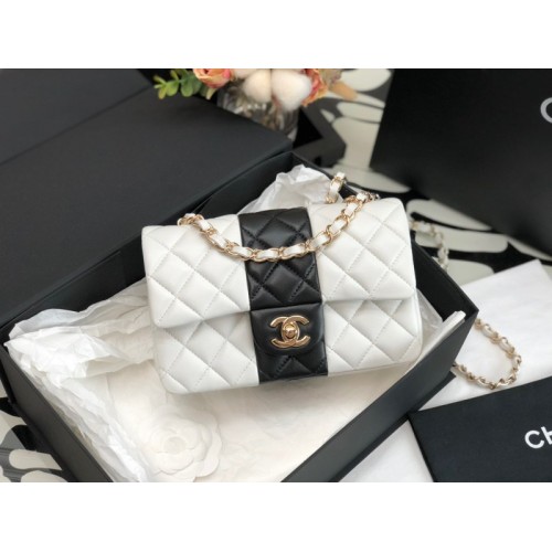 Chanel 22C flap white bag 20cm