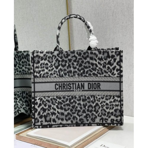 Dior Tote Book Maria Grazia Chiuri 41cm