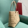 GG Matelassé leather medium tote beige bag