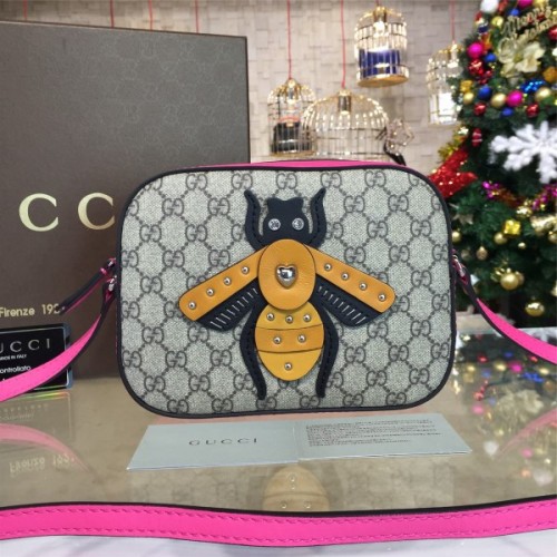 Gucci gg supreme bee shoulder bag