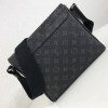 LOUIS VUITTON DISTRICT PM M44000