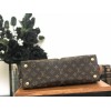 Louis Vuitton V TOTE MM M43948