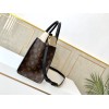 Louis Vuitton On My Side MM M53823