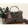 Louis Vuitton V TOTE MM M43948