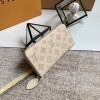 LV wallet 003