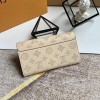 LV wallet 002