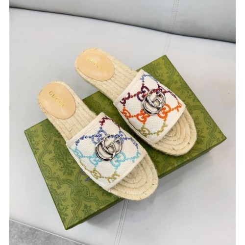 Gucci color GG raffia slippers