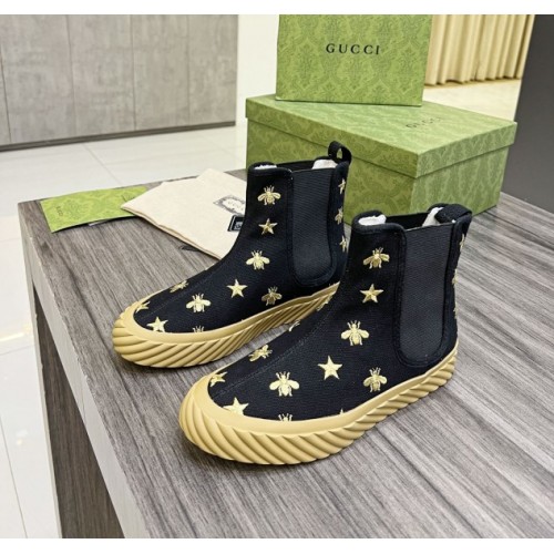 Gucci black bee boot