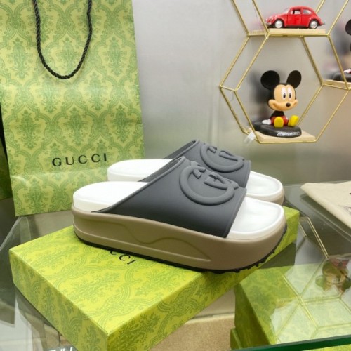 Gucci black/ white flatforms