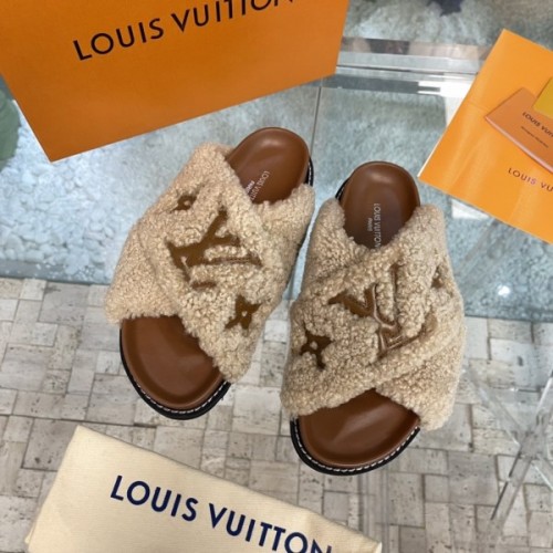 Louis Vuitton Fur brown leather slippers