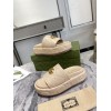 Gucci beige leather slippers