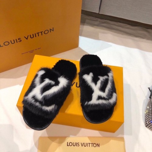 LV Slippers black