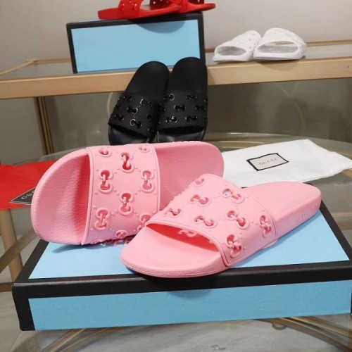 Gucci GG pink rubber slippers