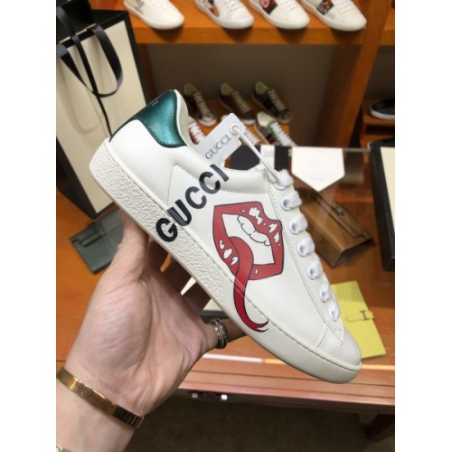 Gucci lip design shoes