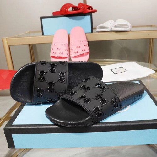 Gucci GG rubber slippers