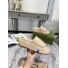 Gucci beige leather slippers