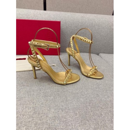 VALENTINO Garavani rockstud gold heel