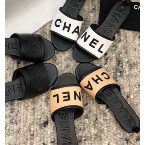 Chanel logo slippers ( white/ beige/ black)