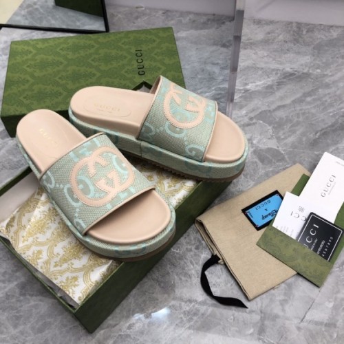 Gucci jumbo GG green platform slide sandal