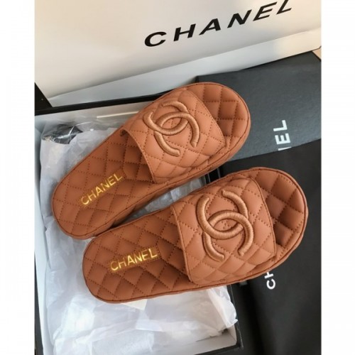 Chanel slippers in several colors