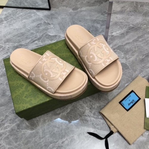 Gucci jumbo GG platform slide sandal